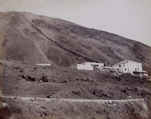 Nápoles_Funicular del Vesubio_1884.jpg