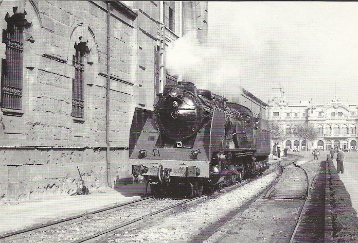 Lateral edificio Aduana puerto de Barcelona Febrero 1952.jpg