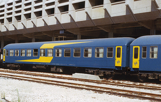 8000 azul-amarillo.jpg