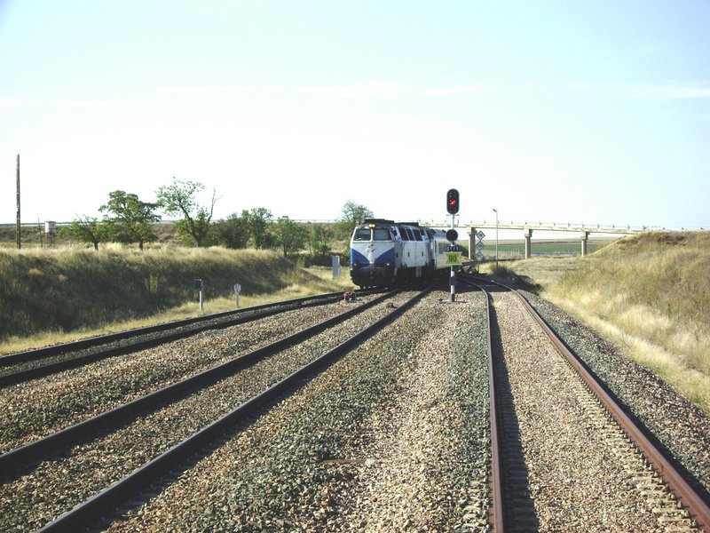 RENFE 333-017 ENTRANDO EN CANTALAPIEDRA (2).JPG