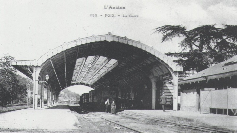 gare de foix avec marquise mais sans caténaire.jpeg