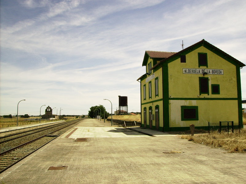 ESTACION DE ALDEHUELA DE LA BOVEDA.JPG