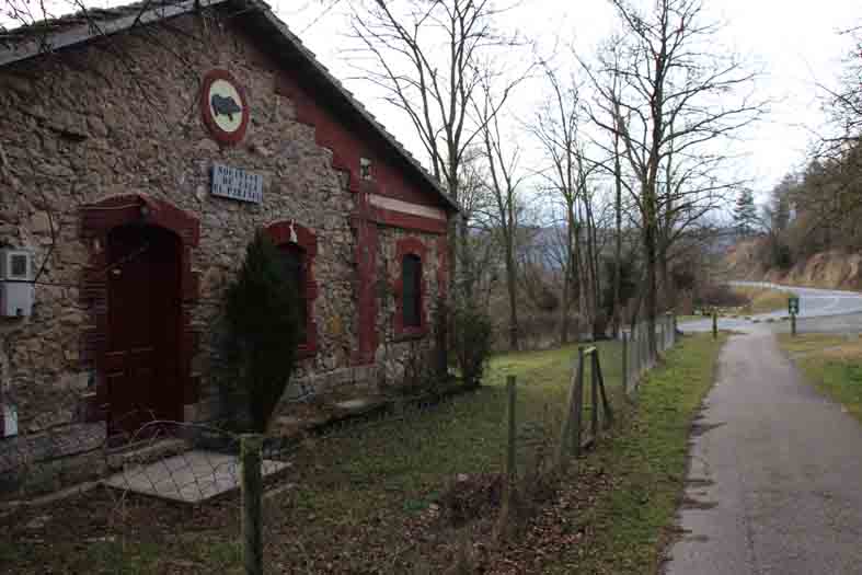 02 caseta pas nivell carretera d'Ogassa.jpg