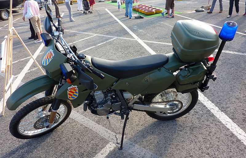 800px-Suzuki_DRZ_400_S_UME.jpg