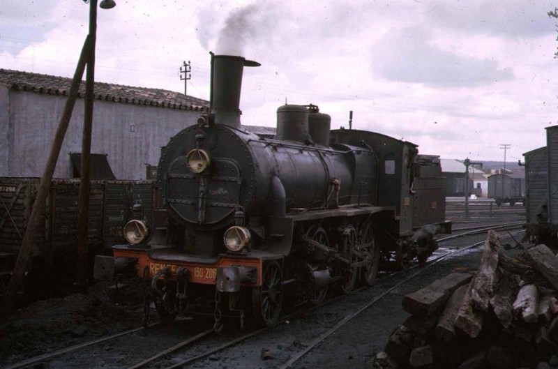 130-2061,Ex Andaluces,entrando en el deposito de Puente Genil en 1966.jpg