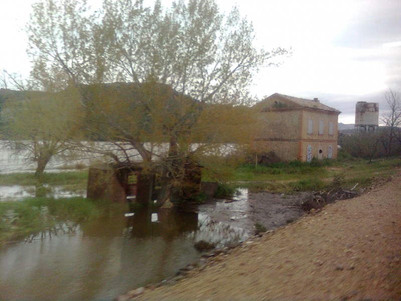 8-Est. de Belalcazar hinundada de agua tras la lluvias caiadas, 11-04-2013.jpg