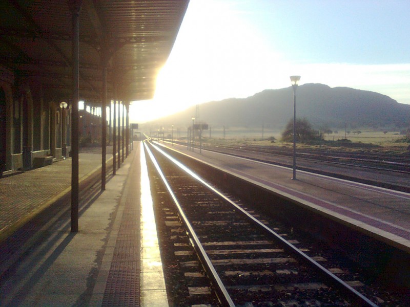 21-Marquesina y vías (lado C.Real) de Almorchón al amanecer, 15-04-2013.jpg