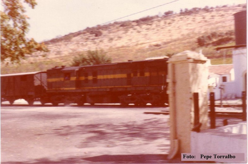 Omnibuis entrando en cabra de Cordoba con destino a Puente Genil sep 1983.jpg