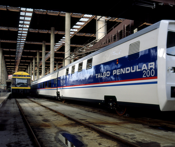 RENFE-Talgo200_Madrid-Atocha_16novembre1995_JosepMiquel.jpg