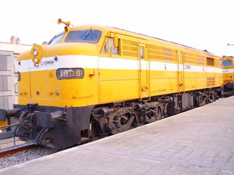 005-LOCOMOTORA DIESEL 316-008-2 DE COMSA.JPG