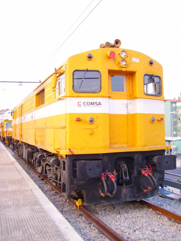 007-LOCOMOTORA DIESEL 316-008-2 DE COMSA.JPG
