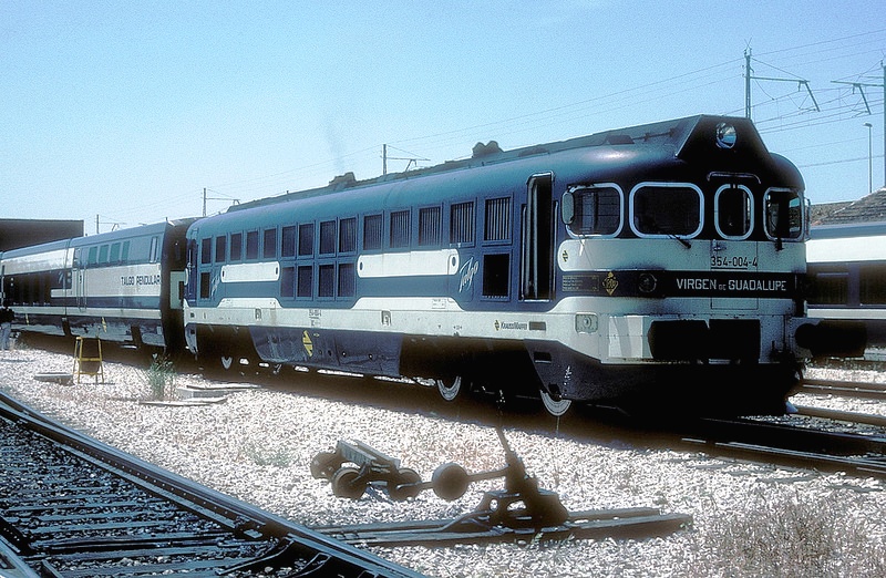 354.004 - Madrid-Fuencarral 29-05-1987 - Foto G. Nadeau.jpg