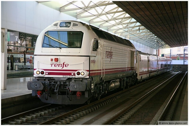 334.012 - Bilbao Abando. T200 a Madrid Chamartín. 25-04-2008. Foto Phil Wormald.jpg