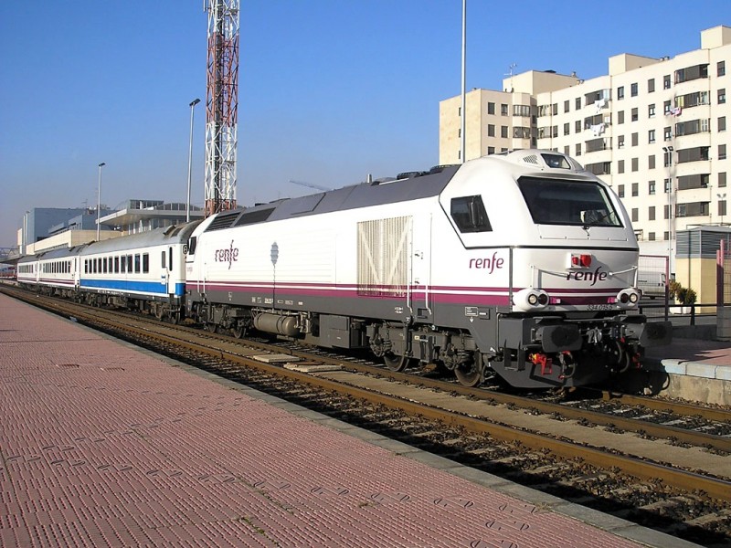 334.015 - Salamanca. Diurno Iberia con destino a Hendaya y Bilbao. 28-01-2008.jpg