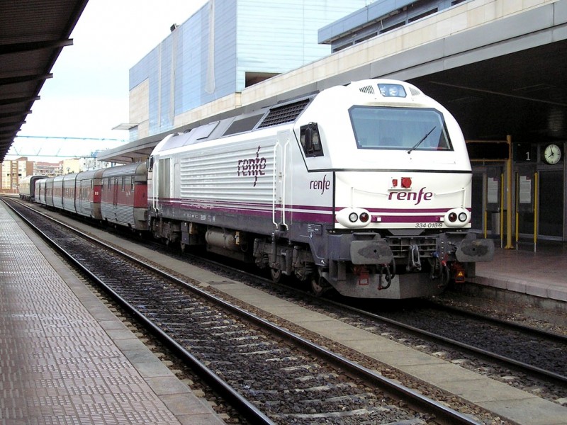 334.018 - Salamanca. Talgo III Miguel de Unamuno a Barcelona. 05-07-2008.jpg