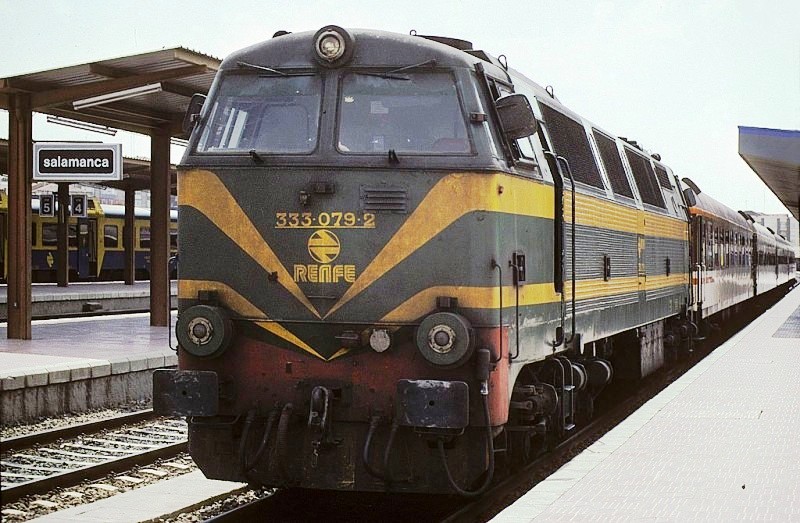 333.079 - Salamanca, julio 1992 - Regional hacia Avila. Foto Heinz Stoll.jpg