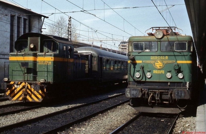 269.061 - Irún. Sud-Express París-Lisboa abril 1984. Foto Horst Lüdicke.jpg
