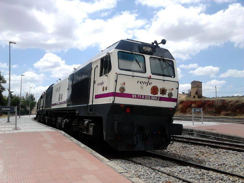 319-304+329 Estacion de Caceres 2.JPG