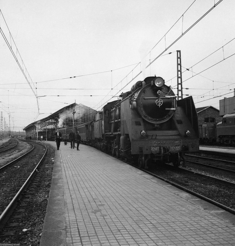 RENFE Spanish Railways Steam Loco 240 2530 Medina del Campo 68.jpg