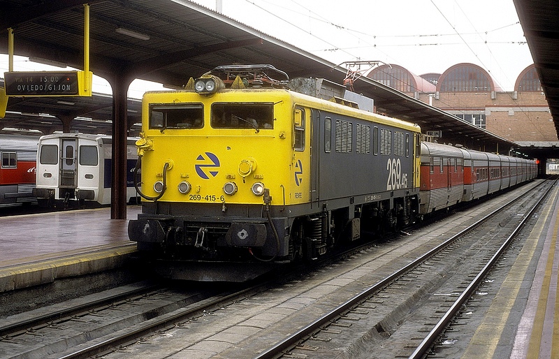 269.415 - Madrid-Chamanrtín, 03-12-1998.jpg