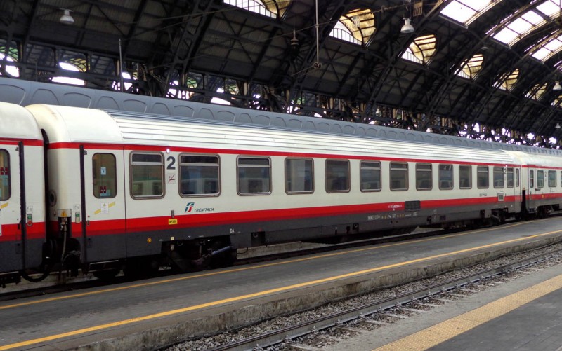 Milano_Centrale_carrozza_Z_frecciabianca.JPG
