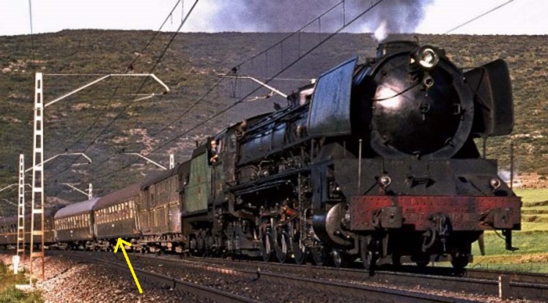c167 242F 'Confederación' al frente de un Expreso a su paso por Bujedo, Miranda de Ebro, el 17-mayo-1968.jpg
