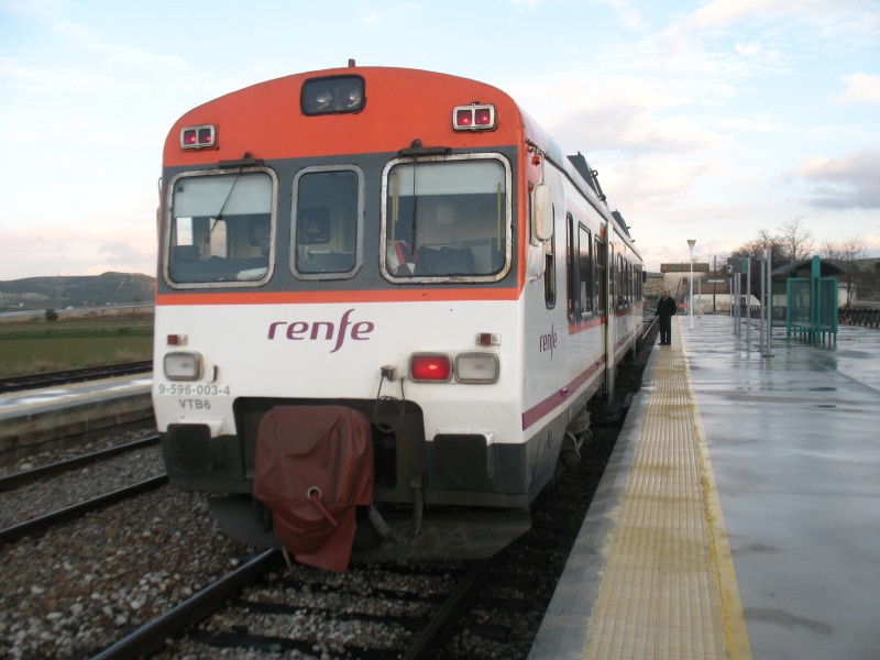 596.003 - Jodar-Ubeda,haciendo el Linares-Baeza-Granada. 27-01-2011.JPG
