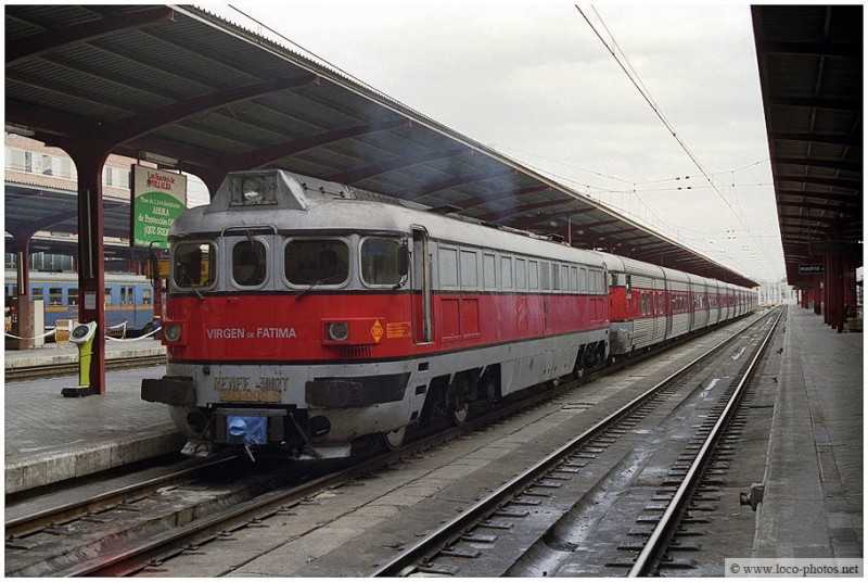 353.002 - Madrid Chamartín on Talgo 22 to Alicante. 30-08-1989.jpg