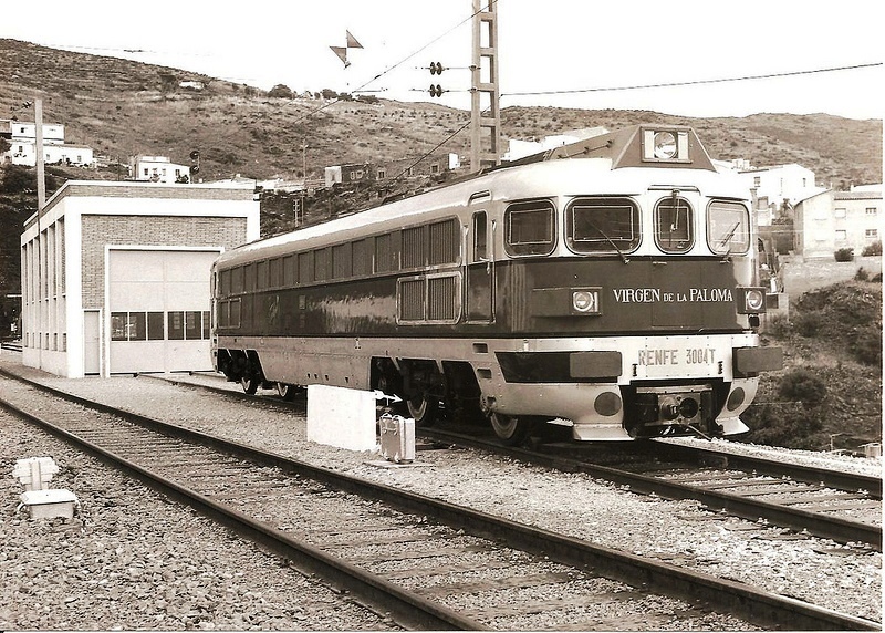 353.004 - Talgo III 3004T Virgen de la Paloma cerca del intercambiador de ancho en Portbou.jpg