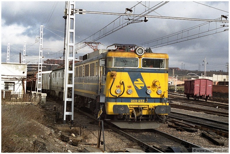 269.233 - Santa Catalina station in Madrid. 09-02-1985.jpg