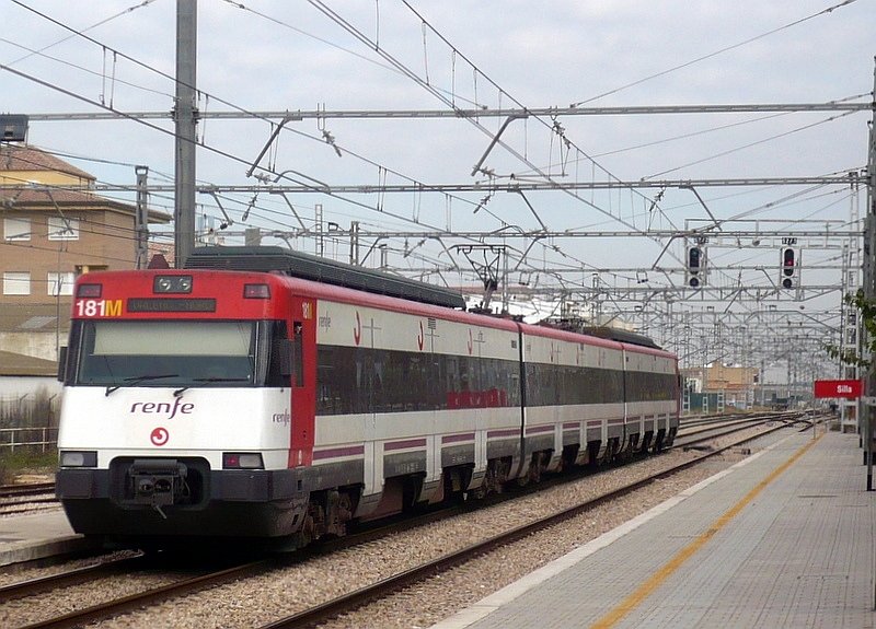 447.181 - Silla, 03-12-2007 - Cercanias. Fot Günther Glauz.jpg