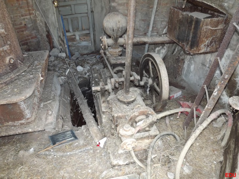 Interior cubato. Máquina de vapor.JPG