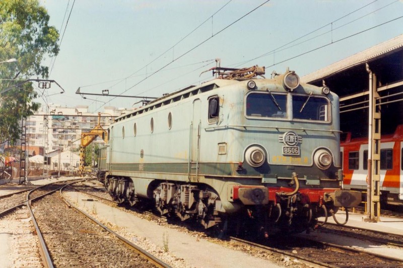 0475-N 276-106 estacionada en reserva, aún en activo. Vía 19, Valencia-Nord. 28-07-1993..jpg