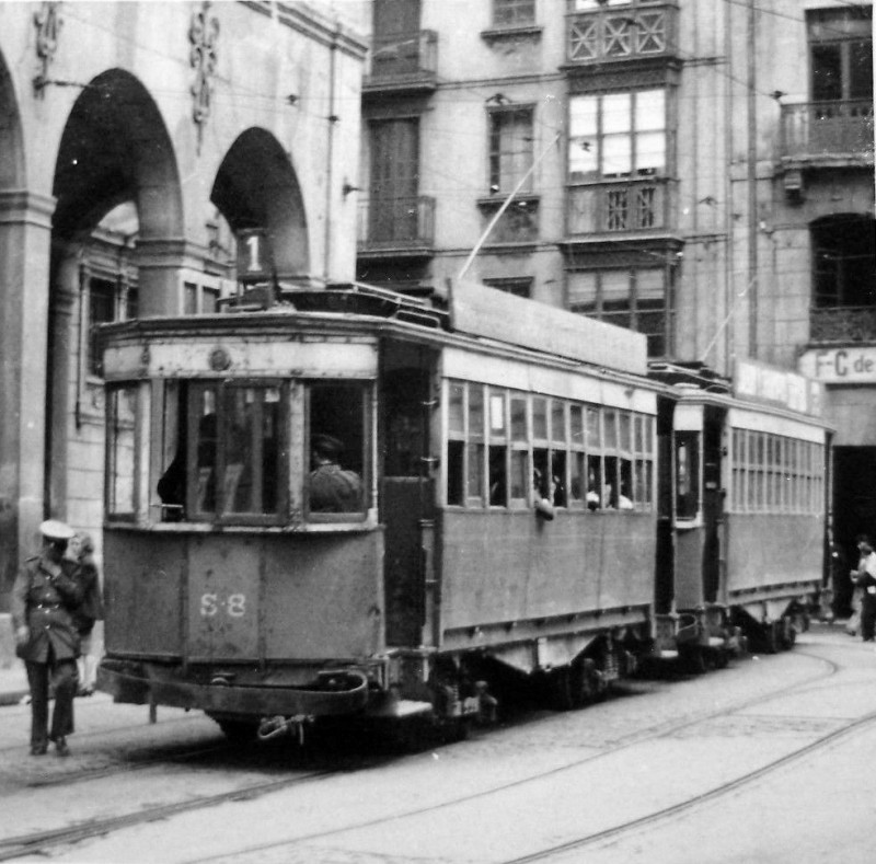 Bilbao_tranvía Bilbao-Santurtzi en San Nicolás_9-1952.JPG