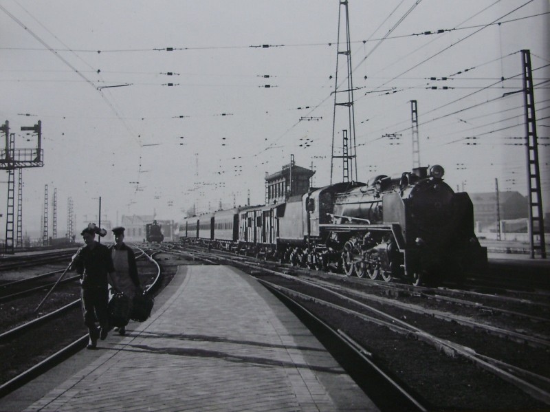 141F2339 Atocha 03-05-1963. E.A.S. Cotton..JPG