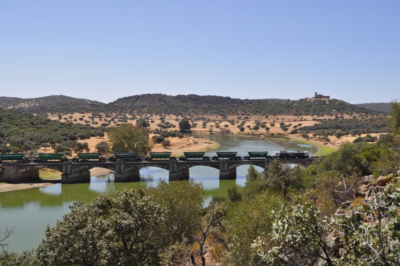 Puente sobre río Zújar 28-08-2014.JPG
