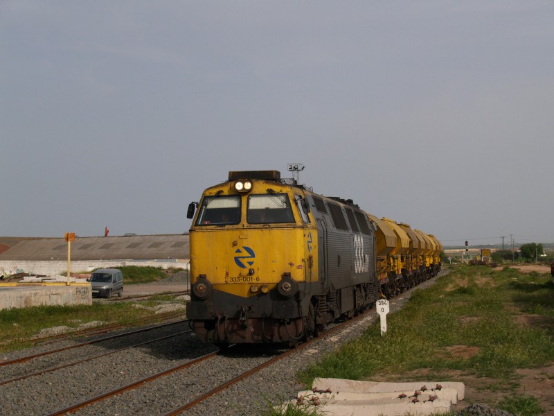 333-001CON UN CORTE DE TOLVAS ENTRANDO EN VILLANUEVA DE LA SERENA.jpg