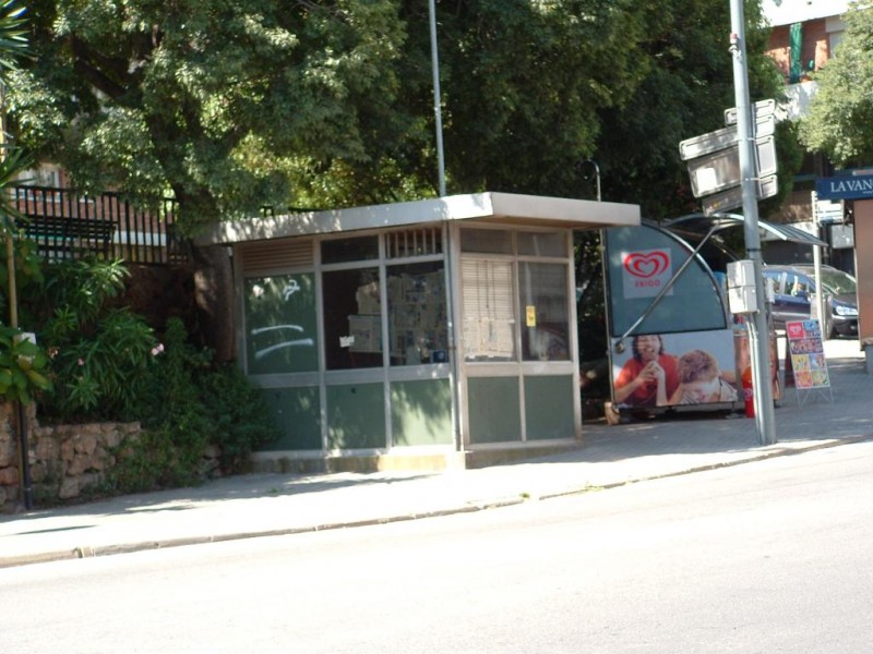 Una caseta de autobúses.jpg