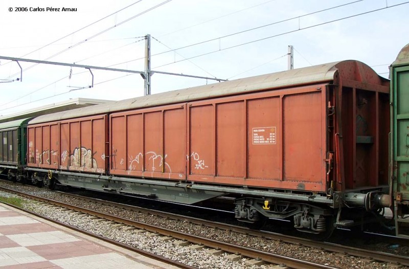 Habiss JJ2-Rojo puertas ciegas.jpg