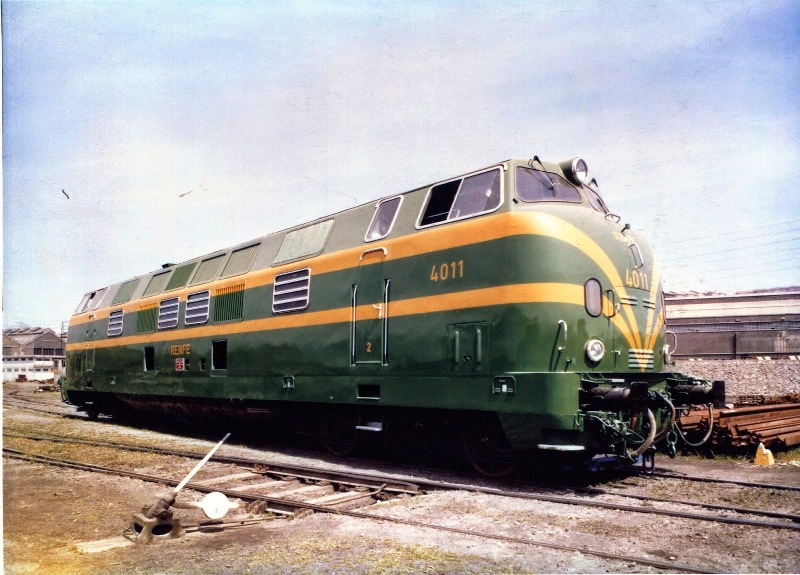 340.011 - primera 4000 construida en España. Archivo EuskoTren-Museo Vasco del Ferrocarril.jpg