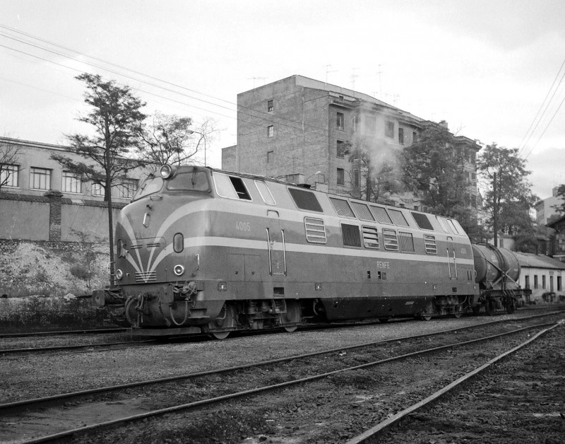 340.005 - Zaragoza-Campo Sepulcro por Xavier Santamaría. Archivo Museo Vasco del Ferrocarril.jpg