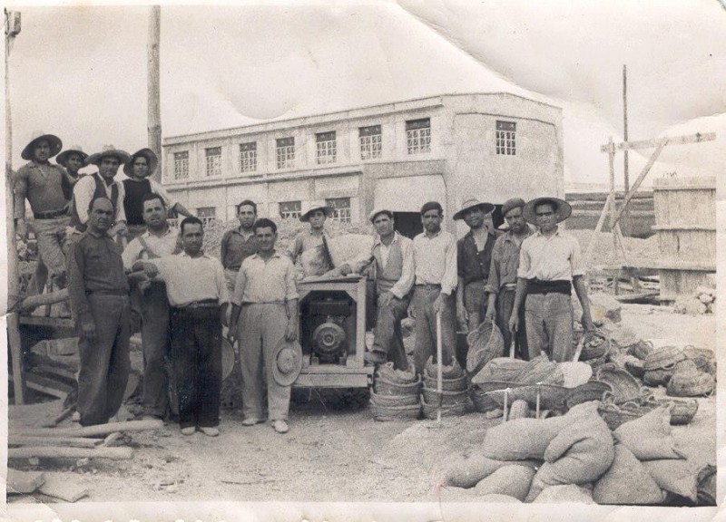torredonjimeno durante la construcción de la fabrica de cementos ALBA 1950.Foto Manuel Lopez Sanchez.jpg