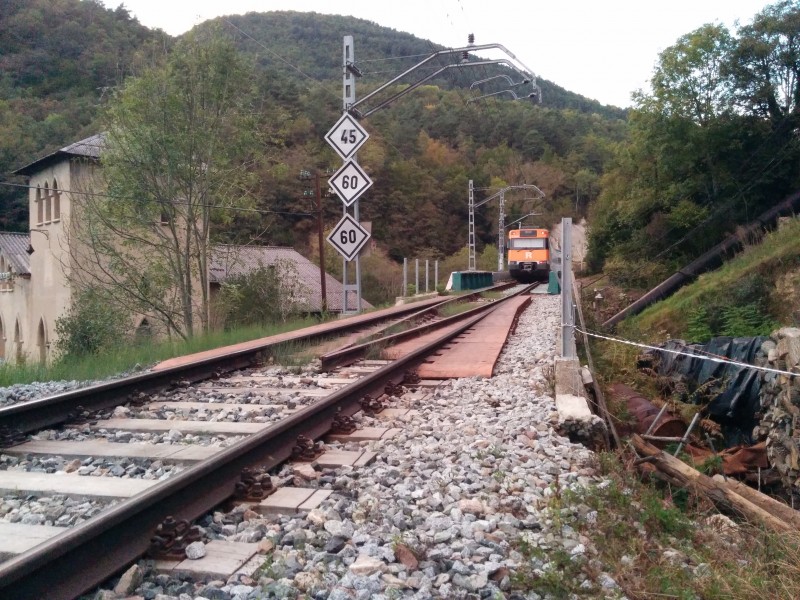 el puente metalico ya cruzado.jpg