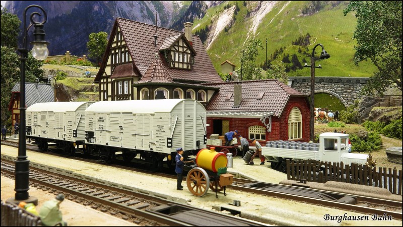 Märklin 48815 Milchwagen-set Epoche II_1.jpg
