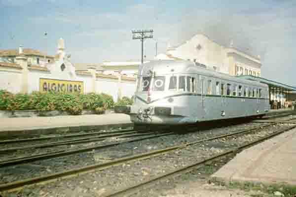 Automotor renault en Algeciras 28 de abril de 1962 foto trevor Rowe.jpg