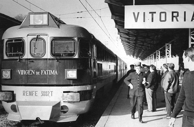 3002 T- Talgo III - Virgen de Fátima - Vitoria, línea Madrid-Hendaya..jpg