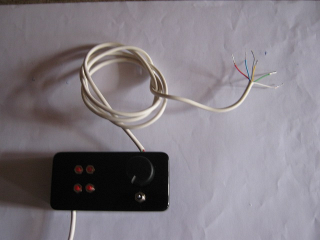4 controlador con 6 terminales ( + y - mas 4 para los 4 sectores aislados en el sector 4 ).JPG
