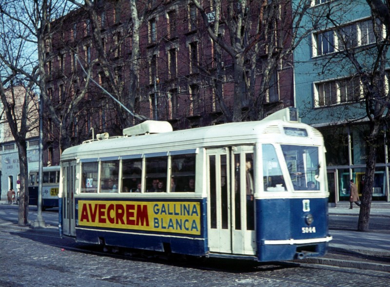 El 5044 en línea 60. Rda. de Atocha. 1964..jpg
