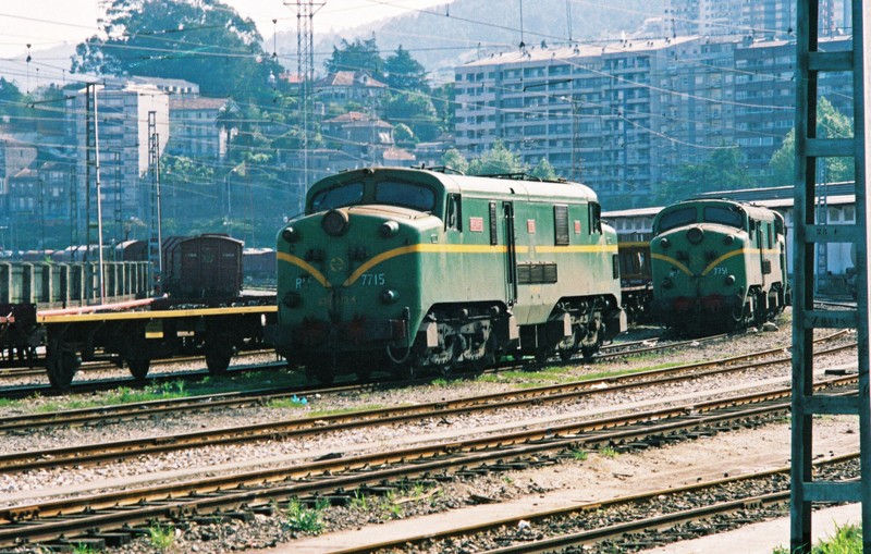 277-015, 051 y una detrás descansando en Vigo Guixar.jpg