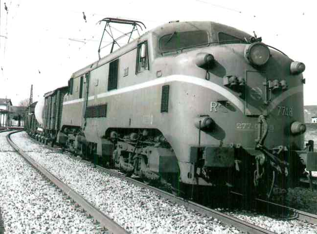277.048 - Entre Ponferrada y León. Foto Isidro Lázaro.jpg